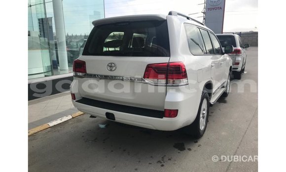 اشتري Imported Toyota Land Cruiser أبيض سيارة في Import - Dubai في الصومال اشتري Imported Toyota Land Cruiser أبيض سيارة في Import - Dubai في الصومال