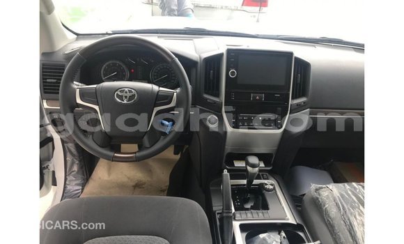 اشتري Imported Toyota Land Cruiser أبيض سيارة في Import - Dubai في الصومال اشتري Imported Toyota Land Cruiser أبيض سيارة في Import - Dubai في الصومال
