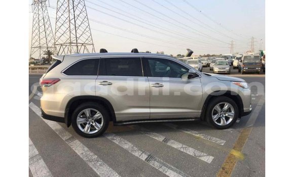 Buy Import Toyota Highlander Beige Car in Import - Dubai in Somalia Buy Import Toyota Highlander Beige Car in Import - Dubai in Somalia