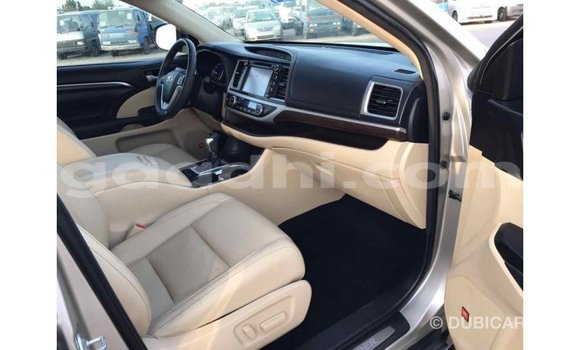 Buy Import Toyota Highlander Beige Car in Import - Dubai in Somalia Buy Import Toyota Highlander Beige Car in Import - Dubai in Somalia