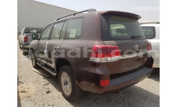 اشتري Imported Toyota Land Cruiser بنى سيارة في Import - Dubai في الصومال اشتري Imported Toyota Land Cruiser بنى سيارة في Import - Dubai في الصومال