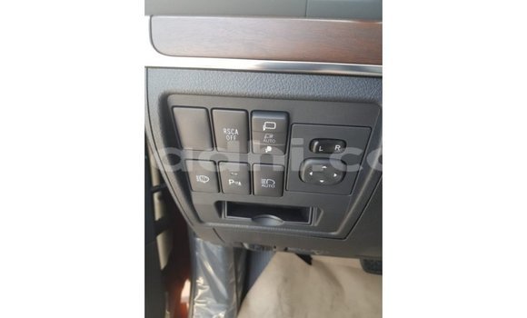 اشتري Imported Toyota Land Cruiser بنى سيارة في Import - Dubai في الصومال اشتري Imported Toyota Land Cruiser بنى سيارة في Import - Dubai في الصومال