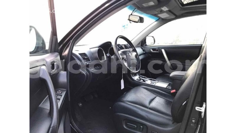 Big with watermark toyota highlander somalia import dubai 2768