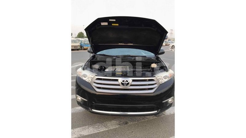 Big with watermark toyota highlander somalia import dubai 2768