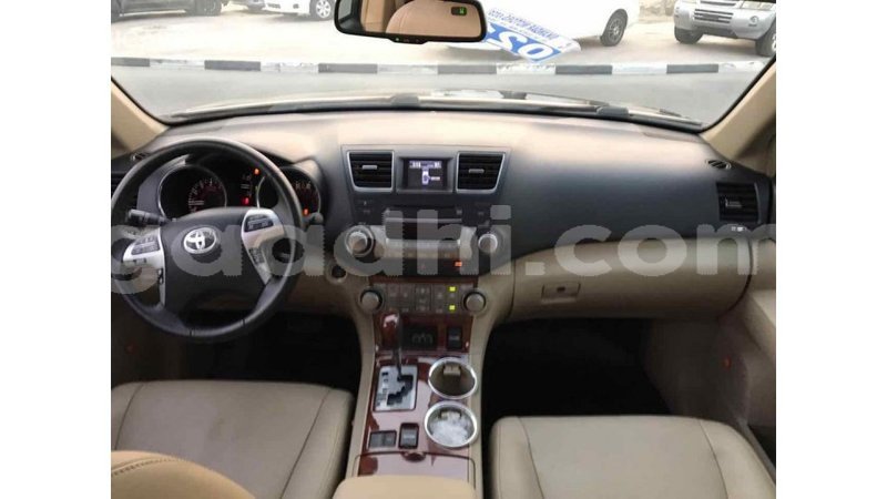 Big with watermark toyota highlander somalia import dubai 2771