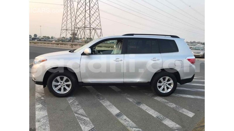 Big with watermark toyota highlander somalia import dubai 2772