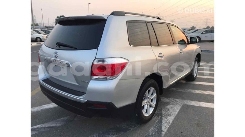 Big with watermark toyota highlander somalia import dubai 2772