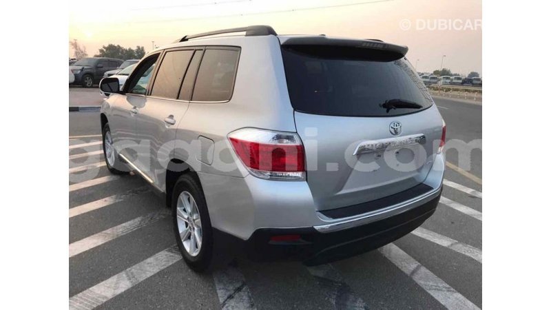 Big with watermark toyota highlander somalia import dubai 2772