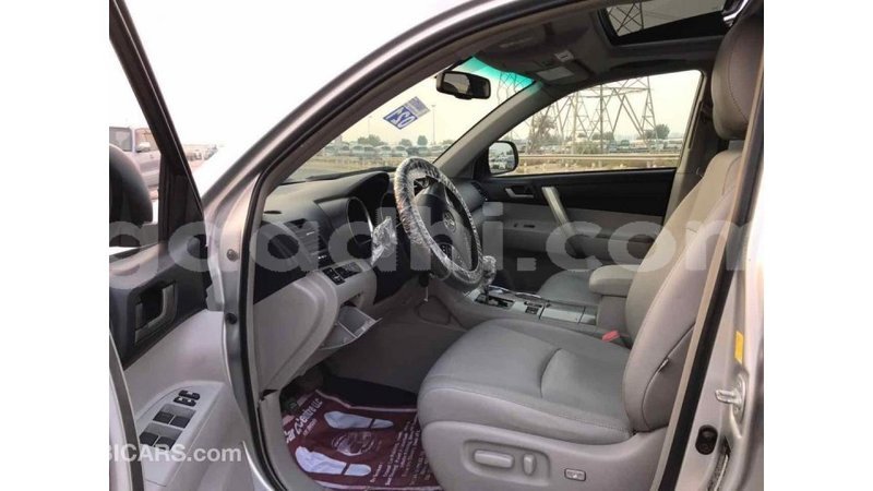 Big with watermark toyota highlander somalia import dubai 2772