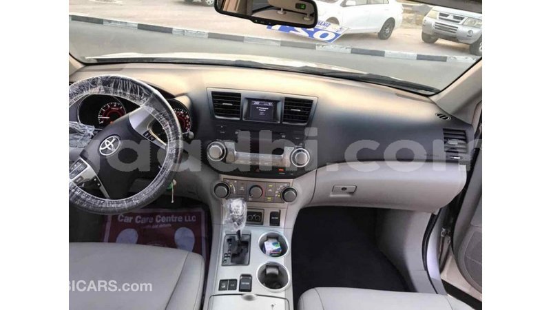 Big with watermark toyota highlander somalia import dubai 2772