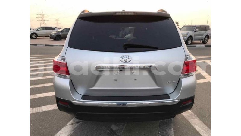 Big with watermark toyota highlander somalia import dubai 2772