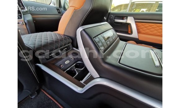 Imported Toyota Land Cruiser Black Makiinaa iti Import - Dubai keessatti Somalia keessatti Imported Toyota Land Cruiser Black Makiinaa iti Import - Dubai keessatti Somalia keessatti