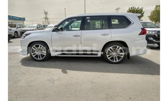 اشتري Imported Lexus LX أبيض سيارة في Import - Dubai في الصومال اشتري Imported Lexus LX أبيض سيارة في Import - Dubai في الصومال