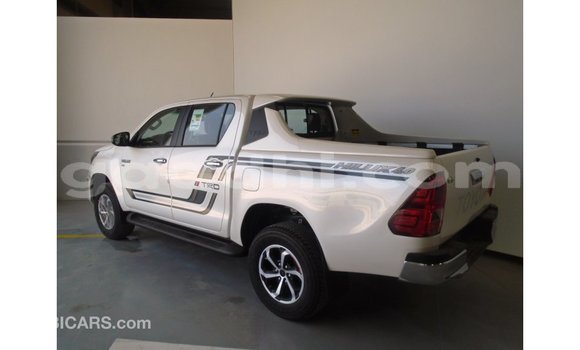 اشتري Imported Toyota Hilux أبيض سيارة في Import - Dubai في الصومال اشتري Imported Toyota Hilux أبيض سيارة في Import - Dubai في الصومال