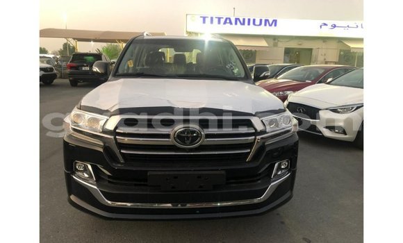 Imported Toyota Land Cruiser Black Makiinaa iti Import - Dubai keessatti Somalia keessatti Imported Toyota Land Cruiser Black Makiinaa iti Import - Dubai keessatti Somalia keessatti