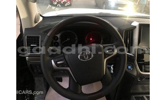 Imported Toyota Land Cruiser Black Makiinaa iti Import - Dubai keessatti Somalia keessatti Imported Toyota Land Cruiser Black Makiinaa iti Import - Dubai keessatti Somalia keessatti