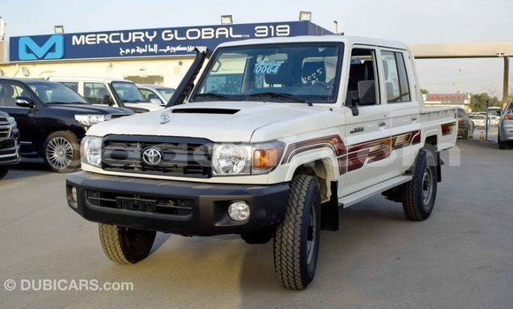 اشتري Imported Toyota Land Cruiser اللون البيج سيارة في Import - Dubai في الصومال اشتري Imported Toyota Land Cruiser اللون البيج سيارة في Import - Dubai في الصومال