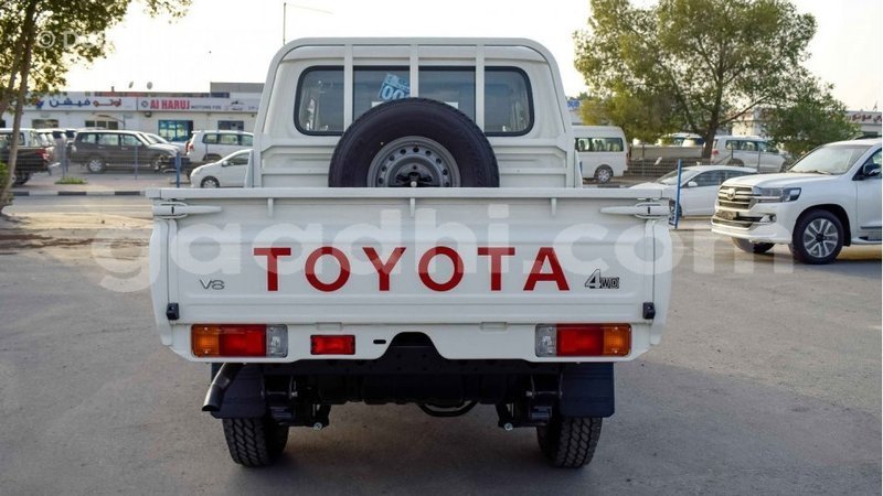 Big with watermark toyota land cruiser somalia import dubai 2782