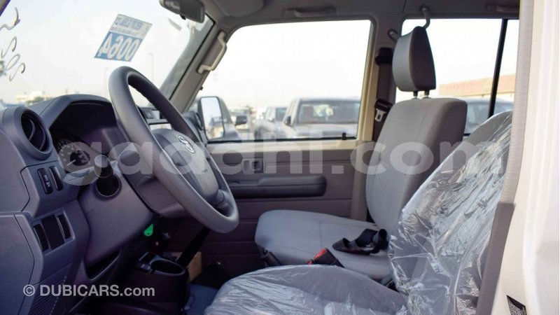 Big with watermark toyota land cruiser somalia import dubai 2782