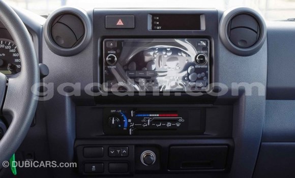 اشتري Imported Toyota Land Cruiser اللون البيج سيارة في Import - Dubai في الصومال اشتري Imported Toyota Land Cruiser اللون البيج سيارة في Import - Dubai في الصومال