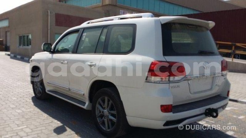 Big with watermark toyota land cruiser somalia import dubai 2783