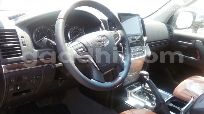 Big with watermark toyota land cruiser somalia import dubai 2783