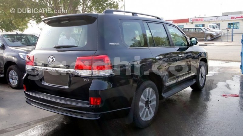 Big with watermark toyota land cruiser somalia import dubai 2794