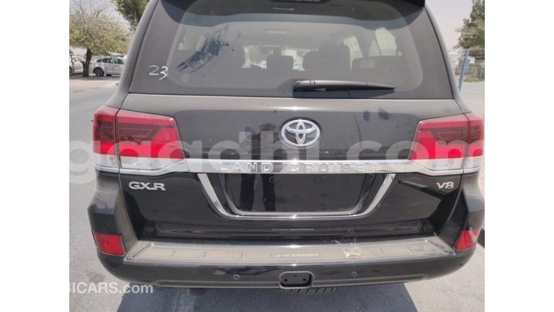 Big with watermark toyota land cruiser somalia import dubai 2795