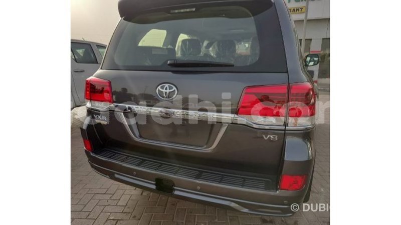 Big with watermark toyota land cruiser somalia import dubai 2796