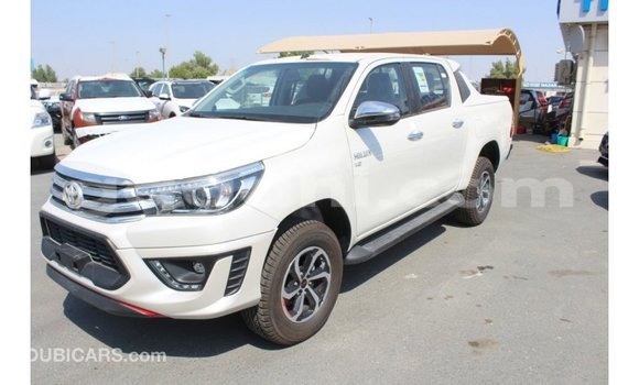 اشتري Imported Toyota Hilux أبيض سيارة في Import - Dubai في الصومال اشتري Imported Toyota Hilux أبيض سيارة في Import - Dubai في الصومال