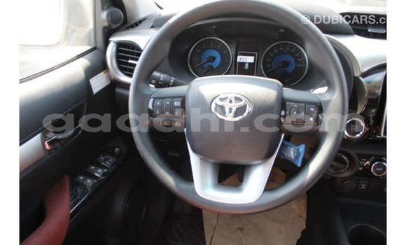 اشتري Imported Toyota Hilux أبيض سيارة في Import - Dubai في الصومال اشتري Imported Toyota Hilux أبيض سيارة في Import - Dubai في الصومال