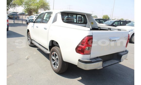اشتري Imported Toyota Hilux أبيض سيارة في Import - Dubai في الصومال اشتري Imported Toyota Hilux أبيض سيارة في Import - Dubai في الصومال