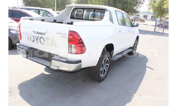 اشتري Imported Toyota Hilux أبيض سيارة في Import - Dubai في الصومال اشتري Imported Toyota Hilux أبيض سيارة في Import - Dubai في الصومال