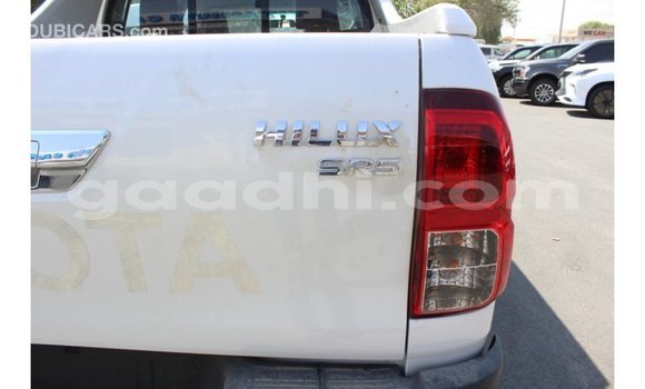 اشتري Imported Toyota Hilux أبيض سيارة في Import - Dubai في الصومال اشتري Imported Toyota Hilux أبيض سيارة في Import - Dubai في الصومال