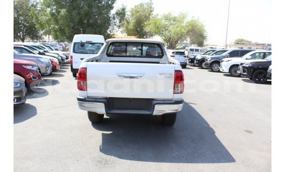 اشتري Imported Toyota Hilux أبيض سيارة في Import - Dubai في الصومال اشتري Imported Toyota Hilux أبيض سيارة في Import - Dubai في الصومال
