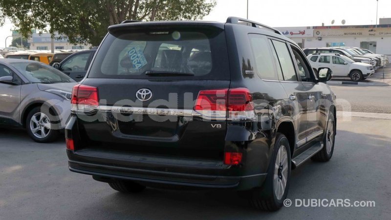 Big with watermark toyota land cruiser somalia import dubai 2802