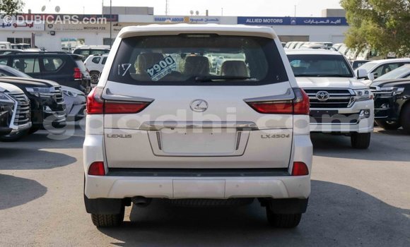 Imported Lexus LX White Makiinaa iti Import - Dubai keessatti Somalia keessatti Imported Lexus LX White Makiinaa iti Import - Dubai keessatti Somalia keessatti