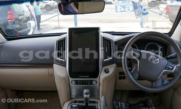 Imported Toyota Land Cruiser White Makiinaa iti Import - Dubai keessatti Somalia keessatti Imported Toyota Land Cruiser White Makiinaa iti Import - Dubai keessatti Somalia keessatti
