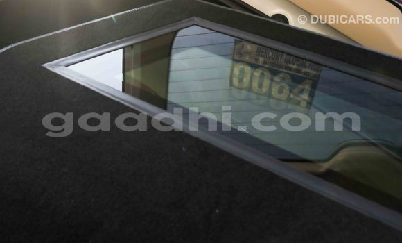 Imported Toyota Land Cruiser White Makiinaa iti Import - Dubai keessatti Somalia keessatti Imported Toyota Land Cruiser White Makiinaa iti Import - Dubai keessatti Somalia keessatti