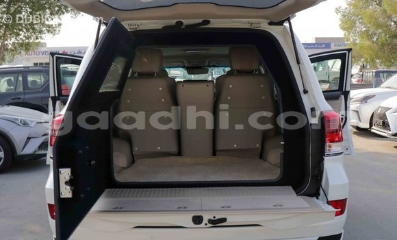 Imported Toyota Land Cruiser White Makiinaa iti Import - Dubai keessatti Somalia keessatti Imported Toyota Land Cruiser White Makiinaa iti Import - Dubai keessatti Somalia keessatti