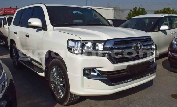 اشتري Imported Toyota Land Cruiser أبيض سيارة في Import - Dubai في الصومال اشتري Imported Toyota Land Cruiser أبيض سيارة في Import - Dubai في الصومال