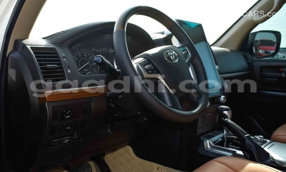 اشتري Imported Toyota Land Cruiser أبيض سيارة في Import - Dubai في الصومال اشتري Imported Toyota Land Cruiser أبيض سيارة في Import - Dubai في الصومال