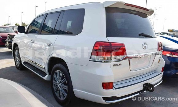 اشتري Imported Toyota Land Cruiser أبيض سيارة في Import - Dubai في الصومال اشتري Imported Toyota Land Cruiser أبيض سيارة في Import - Dubai في الصومال