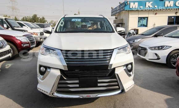 Imported Toyota Fortuner White Makiinaa iti Import - Dubai keessatti Somalia keessatti Imported Toyota Fortuner White Makiinaa iti Import - Dubai keessatti Somalia keessatti