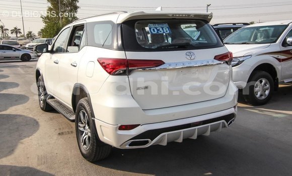 Imported Toyota Fortuner White Makiinaa iti Import - Dubai keessatti Somalia keessatti Imported Toyota Fortuner White Makiinaa iti Import - Dubai keessatti Somalia keessatti