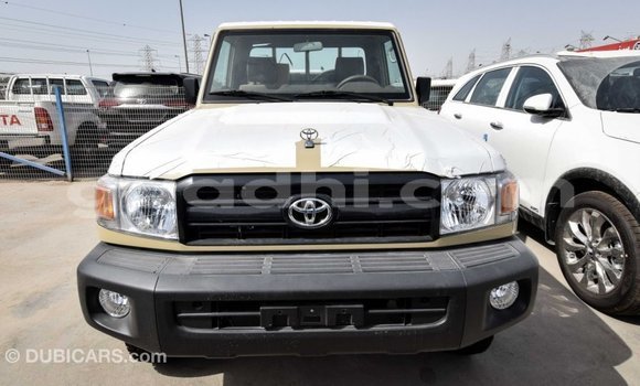 Imported Toyota Land Cruiser Beige Makiinaa iti Import - Dubai keessatti Somalia keessatti Imported Toyota Land Cruiser Beige Makiinaa iti Import - Dubai keessatti Somalia keessatti
