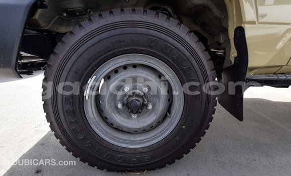 Imported Toyota Land Cruiser Beige Makiinaa iti Import - Dubai keessatti Somalia keessatti Imported Toyota Land Cruiser Beige Makiinaa iti Import - Dubai keessatti Somalia keessatti