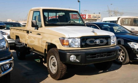 Imported Toyota Land Cruiser Beige Makiinaa iti Import - Dubai keessatti Somalia keessatti Imported Toyota Land Cruiser Beige Makiinaa iti Import - Dubai keessatti Somalia keessatti