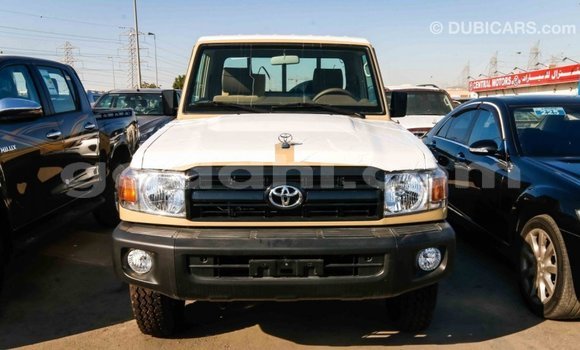 Imported Toyota Land Cruiser Beige Makiinaa iti Import - Dubai keessatti Somalia keessatti Imported Toyota Land Cruiser Beige Makiinaa iti Import - Dubai keessatti Somalia keessatti