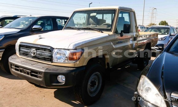 Imported Toyota Land Cruiser Beige Makiinaa iti Import - Dubai keessatti Somalia keessatti Imported Toyota Land Cruiser Beige Makiinaa iti Import - Dubai keessatti Somalia keessatti